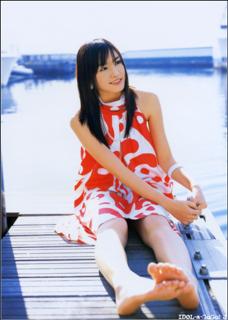 Yui Aragaki feet photo thumbnail