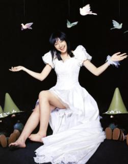 Yui Aragaki feet photo thumbnail