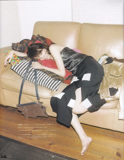 Yui Aragaki feet photo thumbnail