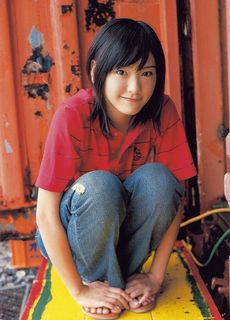 Yui Aragaki feet photo thumbnail