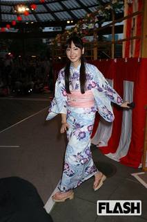 Yui Aragaki feet photo thumbnail