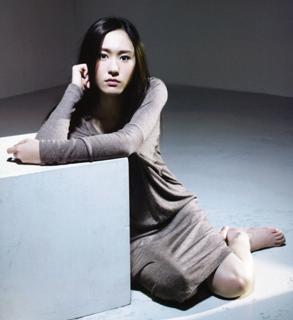 Yui Aragaki feet photo thumbnail