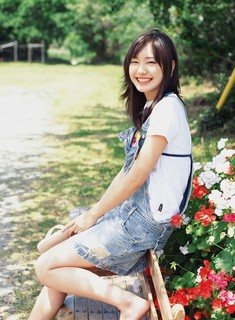 Yui Aragaki feet photo thumbnail