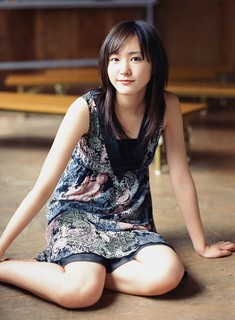 Yui Aragaki feet photo thumbnail