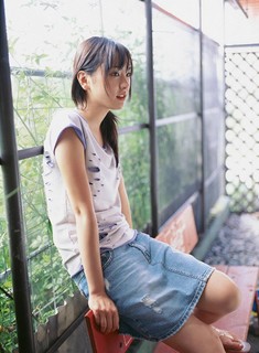 Yui Aragaki feet photo thumbnail