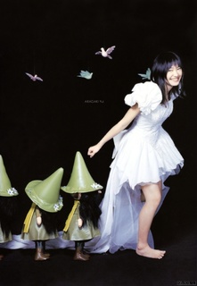 Yui Aragaki feet photo thumbnail