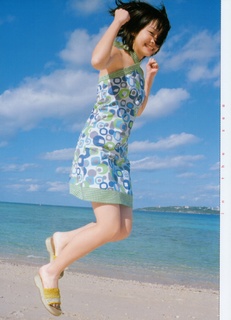 Yui Aragaki feet photo thumbnail