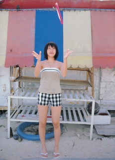 Yui Aragaki feet photo thumbnail