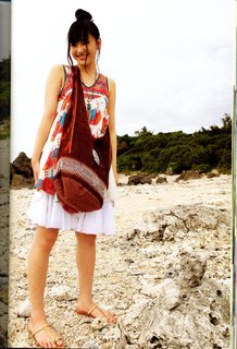Yui Aragaki feet photo thumbnail