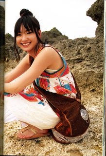 Yui Aragaki feet photo thumbnail