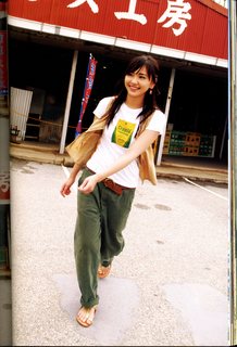 Yui Aragaki feet photo thumbnail