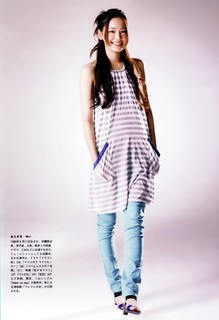 Yui Aragaki feet photo thumbnail