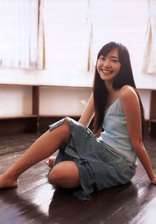 Yui Aragaki feet photo thumbnail