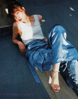 Yui Aragaki feet photo thumbnail