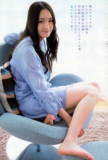 Yui Aragaki feet photo thumbnail