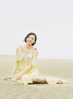 Yui Aragaki feet photo thumbnail