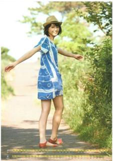 Yui Aragaki feet photo thumbnail