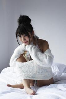 Yuki Kashiwagi feet photo thumbnail