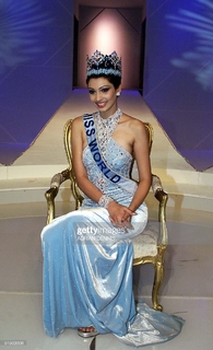 Yukta Mookhey feet photo 2