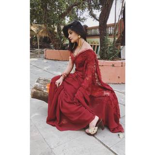 Yukti Kapoor feet photo 6