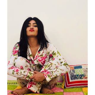 Yukti Kapoor feet photo 5