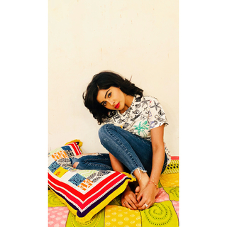 Yukti Kapoor feet photo 2