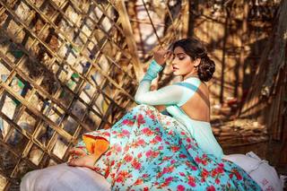 Yukti Kapoor feet photo 1