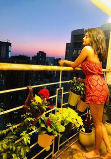 Yukti Kapoor feet photo 15