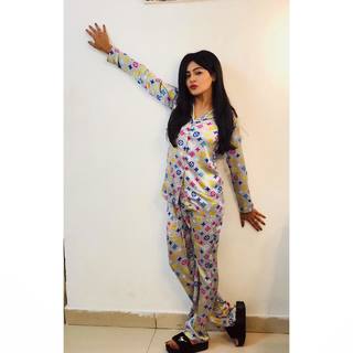 Yukti Kapoor feet photo 8