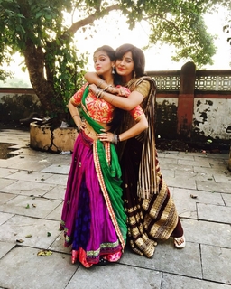 Yukti Kapoor feet photo 4