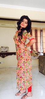 Yukti Kapoor feet photo 16