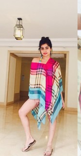 Yukti Kapoor feet photo 13