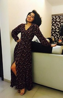 Yukti Kapoor feet photo 12