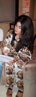 Yukti Kapoor feet photo 11