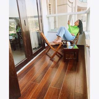 Yukti Kapoor feet photo 18