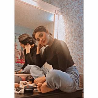 Yukti Kapoor feet photo 15