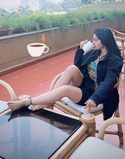 Yukti Kapoor feet photo 6