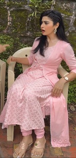 Yukti Kapoor feet photo 19