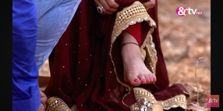 Yukti Kapoor feet photo 3