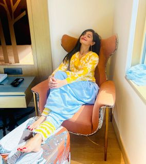 Yukti Kapoor feet photo 19