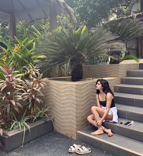 Yukti Kapoor feet photo 18