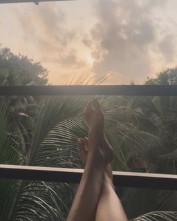 Yukti Kapoor feet photo 13