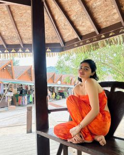 Yukti Kapoor feet photo 8