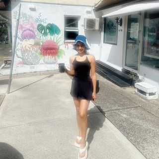 Yukti Kapoor feet photo 5
