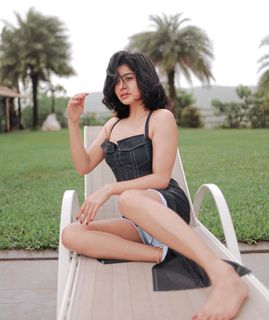 Yukti Kapoor feet photo 3