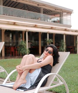 Yukti Kapoor feet photo 2