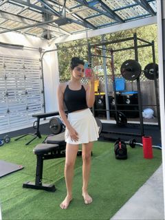 Yukti Kapoor feet photo 18