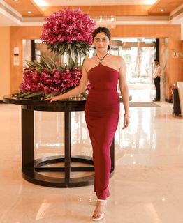 Yukti Kapoor feet photo 6
