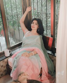 Yukti Kapoor feet photo 4