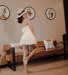 Yukti Kapoor feet photo 2
